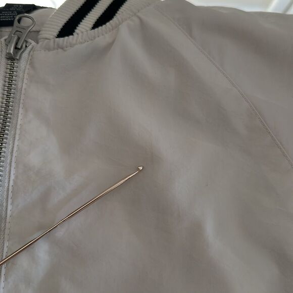 H&M Men’s Bomber Jacket White Size XL - Picture 10 of 11